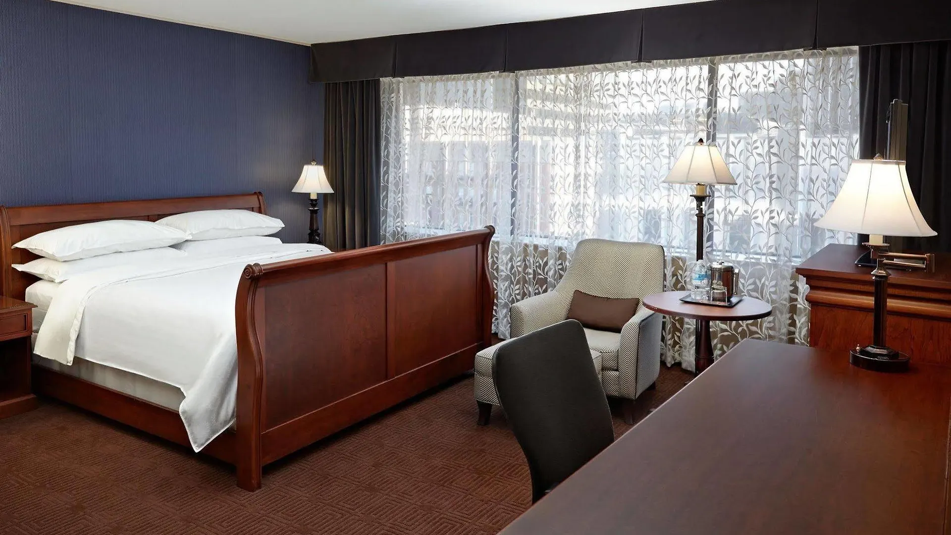 Sheraton Ottawa Hotel 4*,